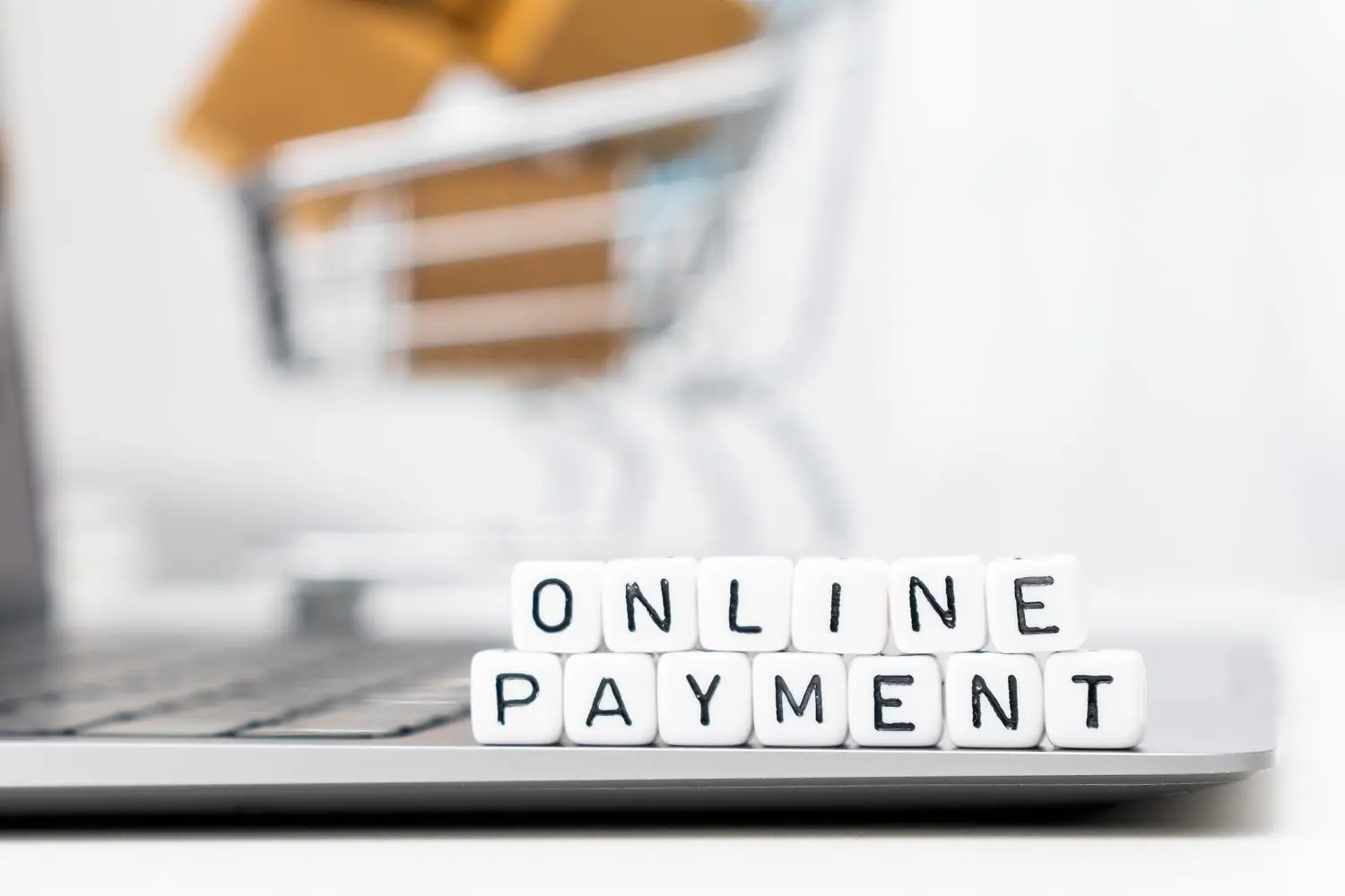Jak wybrać najlepszy system płatności online dla sklepu internetowego